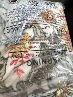 Super Soft Floral and Checkered Plunder Design Winter Plush Blanket Throw